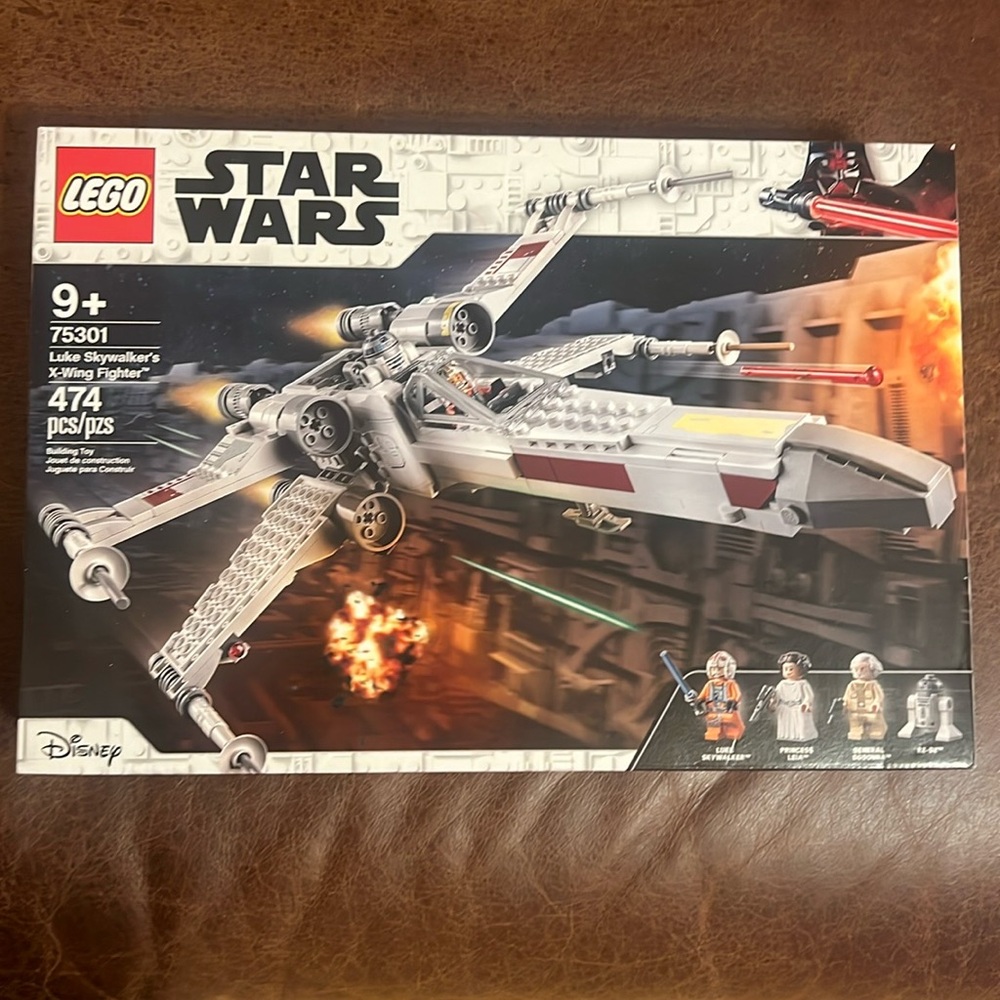 [NEW] LEGO Disney Star Wars Luke Skywalker’s X-Wing Fighter (75301) 474 pieces